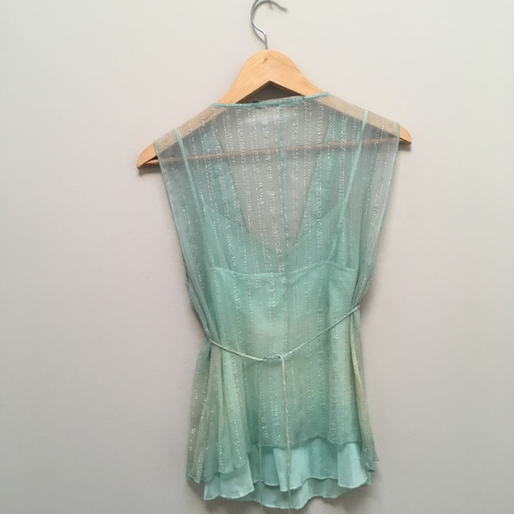 Beautiful sleeveless soft mint green top. - Picture 4 of 7